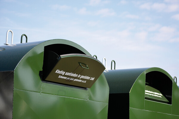 Openings- en sluitingsmechanismen voor  kleppen van containers