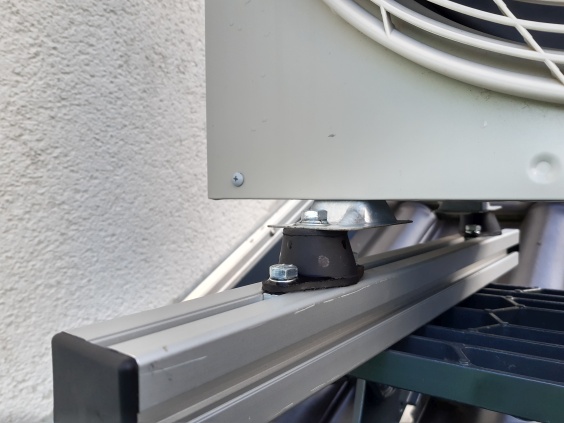 ACE Compression Mounts dempen trillingen in airco - Closeup