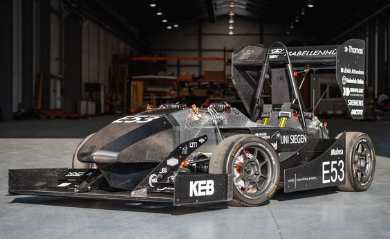 Molly, de elektrisch aangedreven raceauto van het Formula-Student team van de Universiteit Siegen, beschikt als een van de weinigen in deze categorie over een aluminium monocoque constructie 